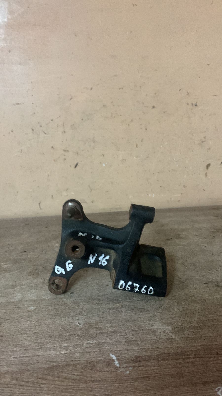 Nissan Primera P12 (2002-2007) Кронштейн двигателя правый Almera N16 2000-2006;Primera P12E 2002-2007 (11231BM500)