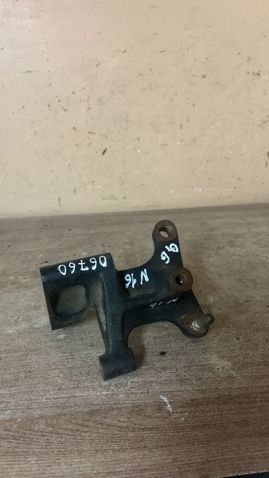 Nissan Primera P12 (2002-2007) Кронштейн двигателя правый Almera N16 2000-2006;Primera P12E 2002-2007 (11231BM500)