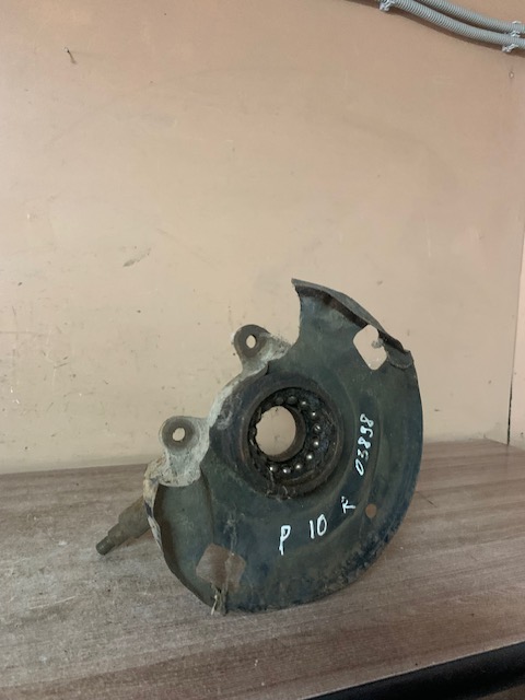 Nissan Primera P10 (1990-1996) Кулак поворотный передний правый для Nissan Primera P10E 1990-1996 4001050J02
