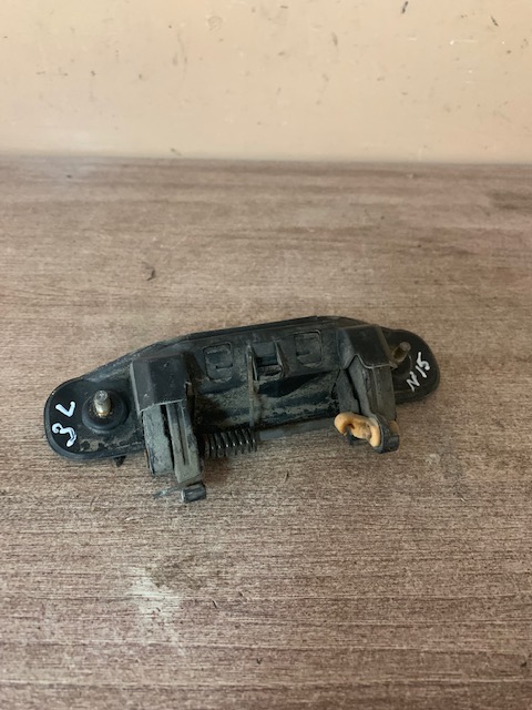 Nissan Almera N15 Ручка двери наружная левая Almera N15 1995-2000;Primera P10E 1990-1996 (перед, зад) 806070M000