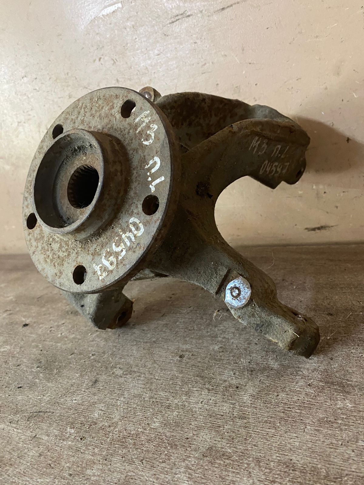 Кулак поворотный передний левый для Mazda Mazda 3 (BK) 2002-2009 (BP4K33031C)  (крепеж щита высверливать)