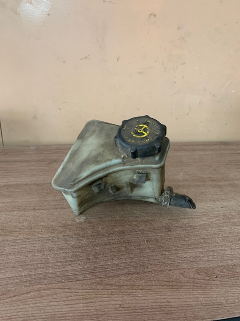 Ford Mondeo II Бачок гидроусилителя для Mondeo II 1996-2000;Mondeo I 1993-1996 (93BB3R700AK 1058382 7068674)