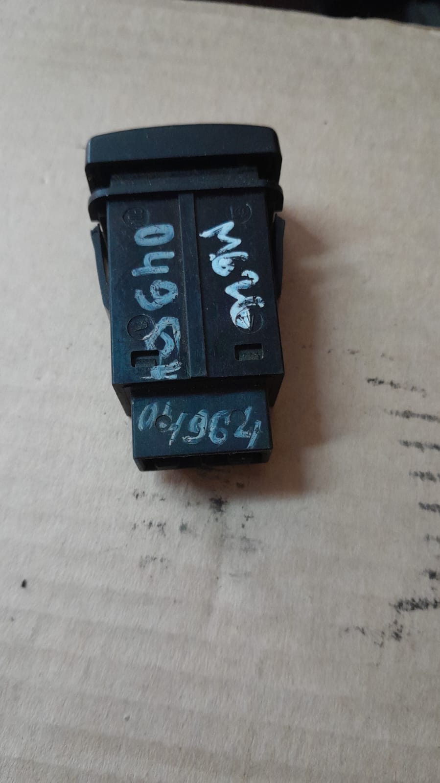 Кнопка обогрева заднего стекла для Mazda 626 (GF) 1997-2002  GA2A66460A