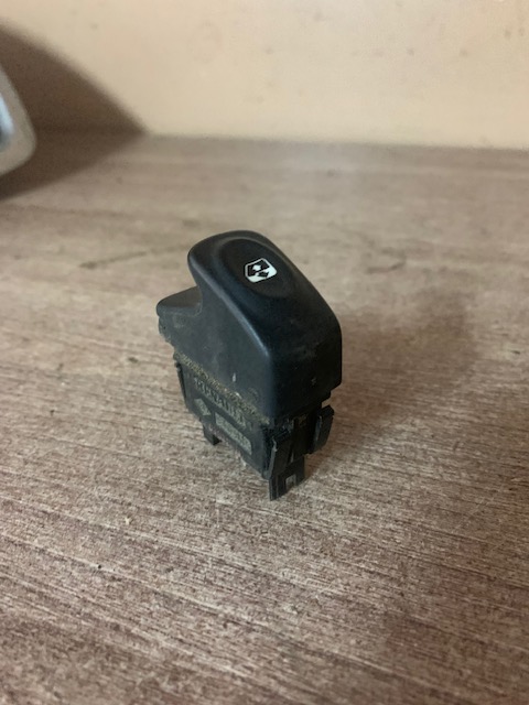 Кнопка стеклоподъемника для Renault Kangoo 1997-2003 Megane I 1996-1999   (6 КОНТАКТОВ 7700838099)