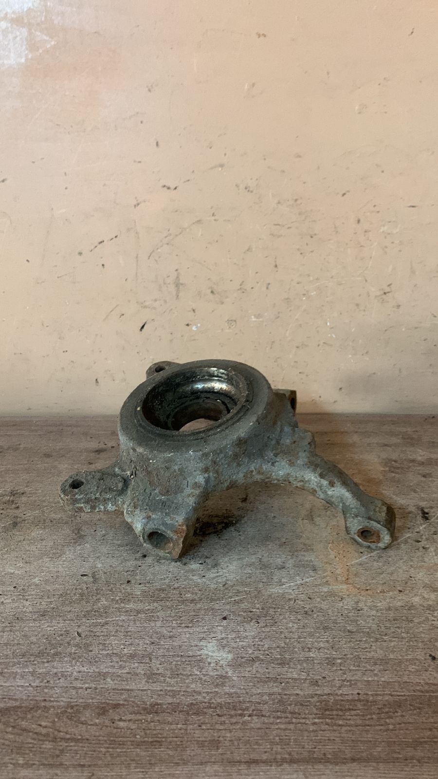 Renault Laguna 1994-1999 Кулак поворотный передний левый для Renault Laguna 1994-1998 7700423102
