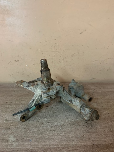 Кулак поворотный задний левый для Hyundai Elantra 2000-2006 (XD) 527502D105