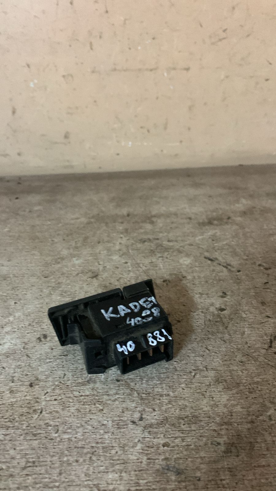 Opel Kadett E Кнопка противотуманки для Opel Kadett E 1984-1992 (ЗАДНЕЙ 90181851 1712840)