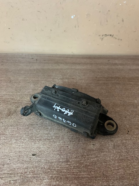 Audi A4 [B5] Ручка двери задней наружная правая A6 [C4] 1994-1997;100 [C4] 1991-1994;A4 [B5] 1994-2001;A8 [4D] 1994-1998;80/90 [B4] 1991-1994 (4A0839206F) .90 [B4] 1991-1994;100 [C4] 1991-1994;A4 [B5] 1994-2001;A6 [C4] 1994-1997;A8 [4D] 1994-1998 (4A0839206F)