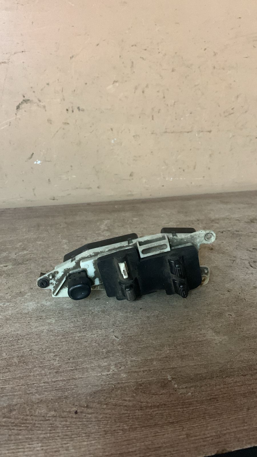 Dodge Intrepid Блок управления стеклоподъемниками для Dodge Intrepid 1993-1997 4607035