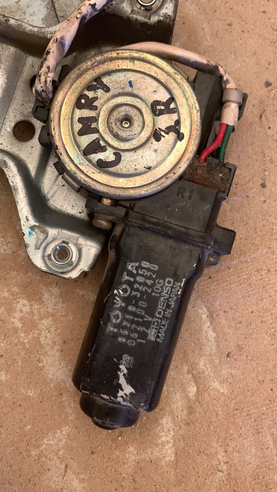 Стеклоподъемник задний правый с моторчиком (8571032050) для Toyota Camry 1986-1991