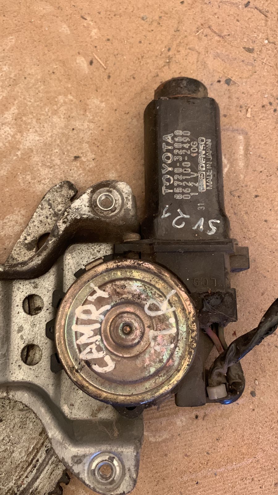 Стеклоподъемник передний правый с моторчиком (8572032060) для Toyota Camry 1986-1991