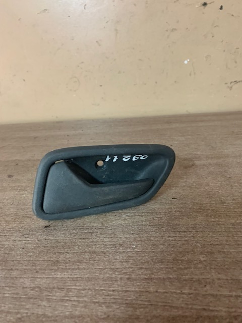 Suzuki Liana Ручка двери задней внутренняя правая для Suzuki Liana 2001-2007  xys7s1h004