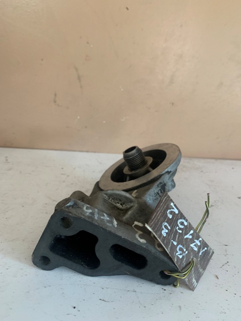 Volkswagen Passat B3 Кронштейн масляного фильтра для Audi 100/44; 80/90 [B3] 1986-1991, Golf II,  (068115417T)