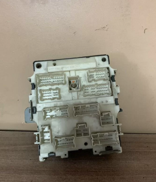 Блок предохранителей для Nissan Maxima (A32) 1994-2000 (3.0 VQ30DE; САЛОННЫЙ) 2435043U00