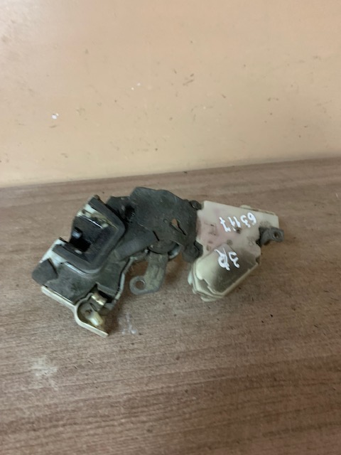 Nissan Primera P10 (1990-1996) Замок двери задней  правой с активатором  8255250J00 для Nissan Primera P10E 1990-1996  8250289905