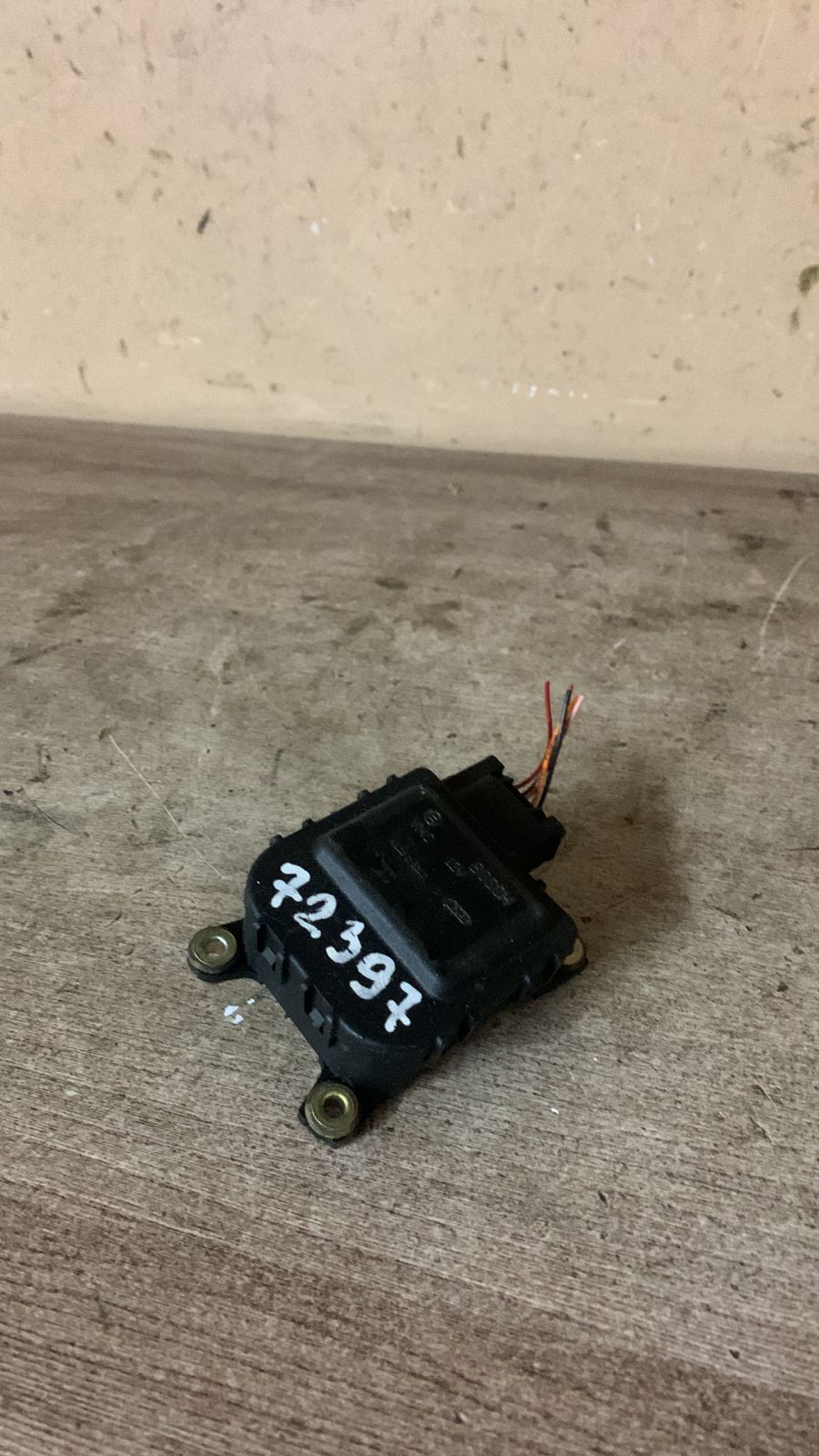 Citroen C5 2001-2005 Моторчик заслонки отопителя C5 2001-2004 (6447HS) (BOSCH 0132801217-3/ VALEO )