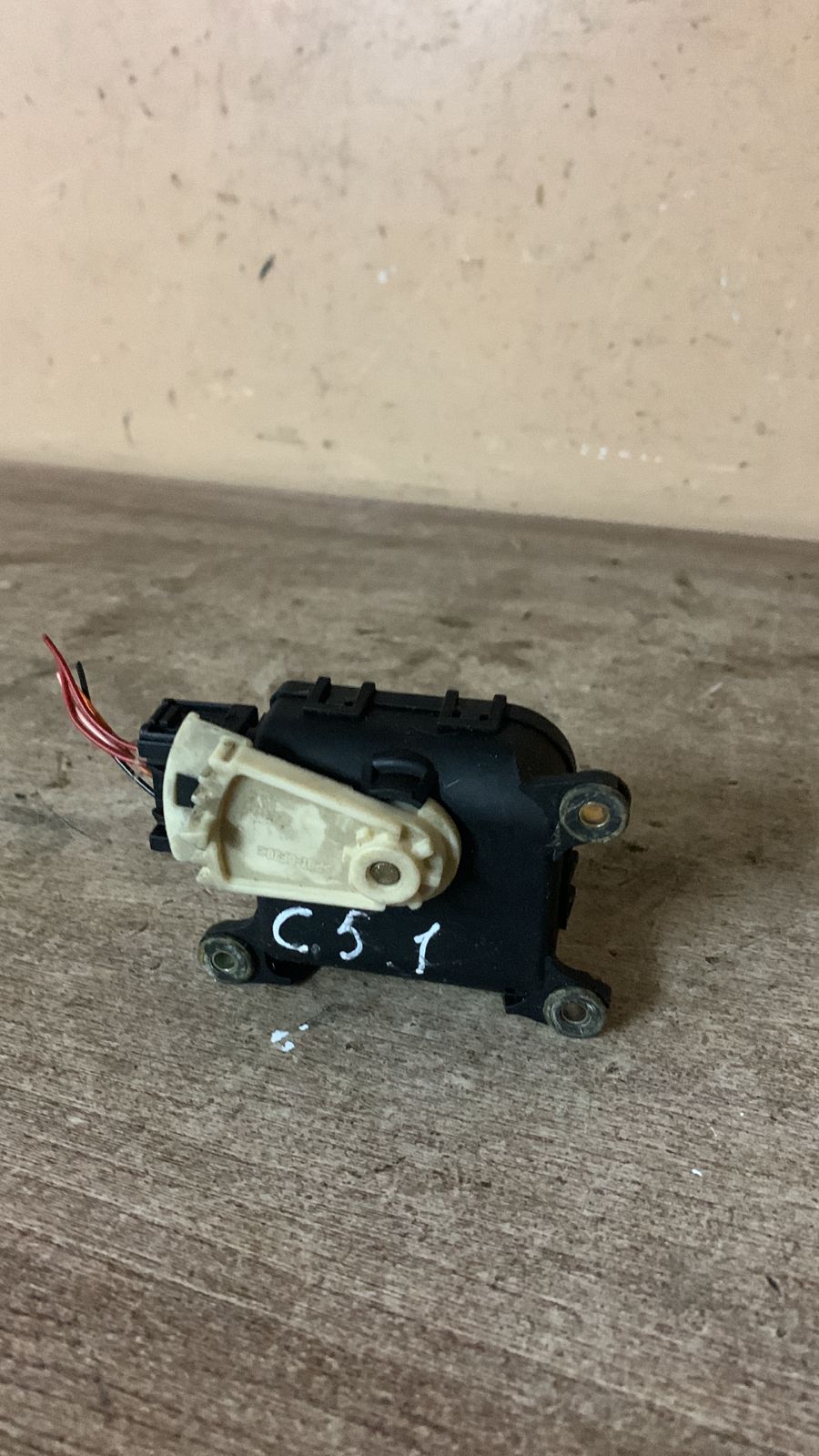 Citroen C5 2001-2005 Моторчик заслонки отопителя C5 2001-2004 (6447HS) (BOSCH 0132801217-3/ VALEO )