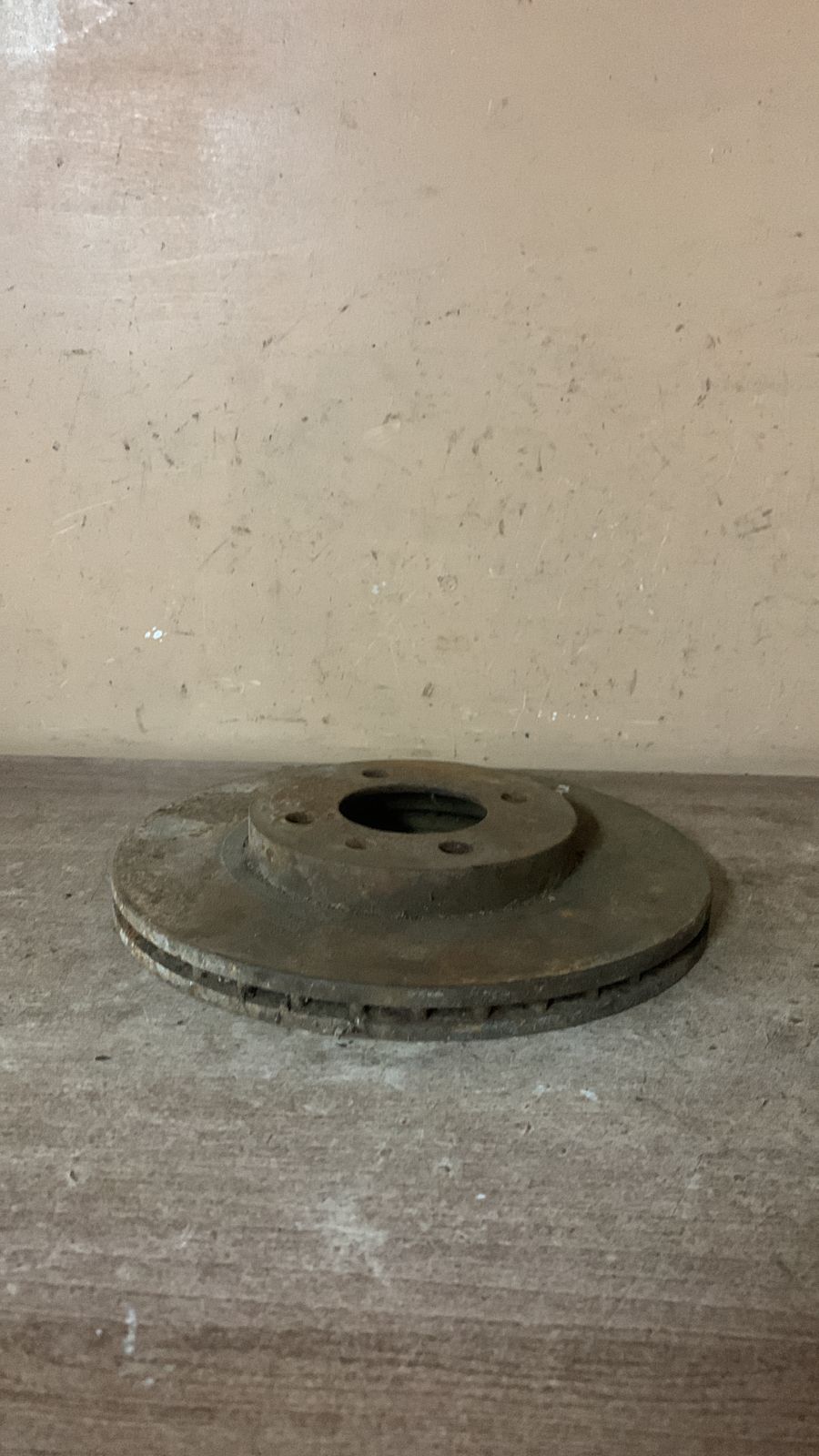 Диск тормозной передний вентилируемый SEAT IBIZA/VW GOLF III/PASSAT (256x20x4) 321615301D 3256152893