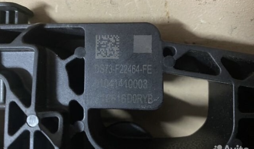 Ford Mondeo V Кронштейн ручки Mondeo V 2015> (ПРАВЫЙ DS73F22464AF DS7Z5426684A) 2050319