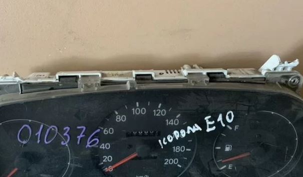 Toyota Corolla E10 Панель приборов для Toyota Corolla E10 1992-1997 (1,3) ( ) сломаны верх крепления