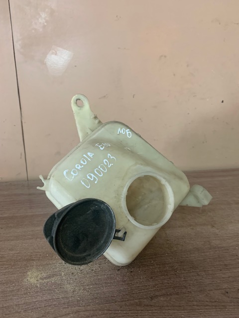 Toyota Corolla E10 Бачок стеклоомывателя TOYOTA Corolla AE101 4AFE 060351624
