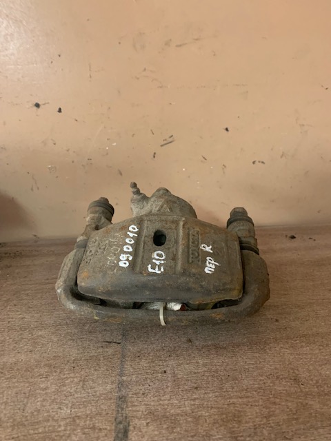 Toyota Corolla E10 Суппорт передний правый для Toyota Corolla E10 1992-1997  4775012451