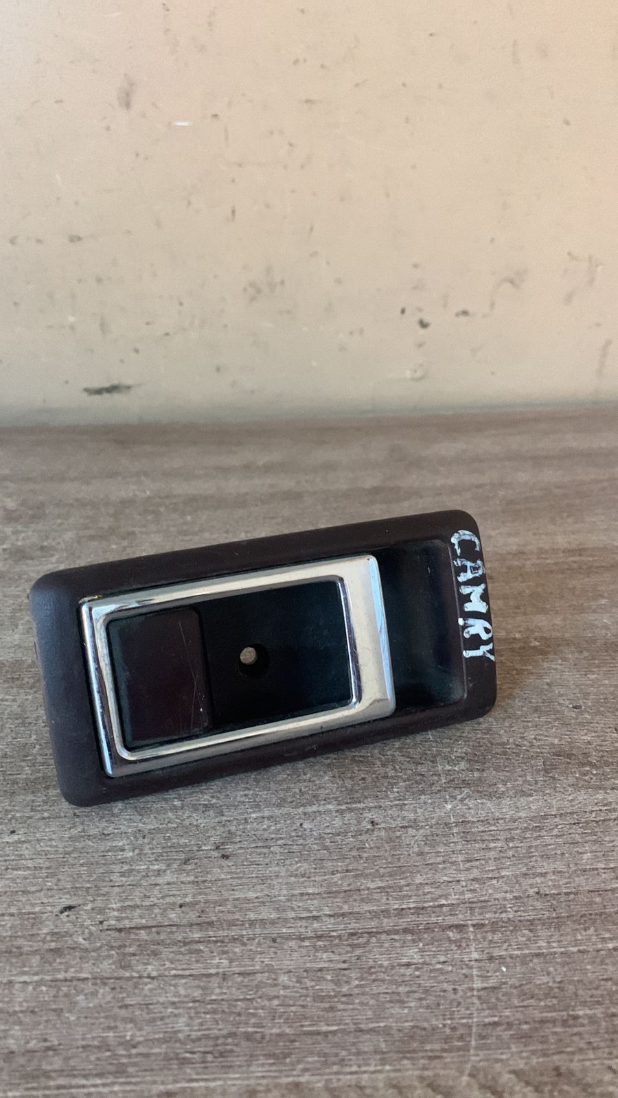 Ручка двери внутр  Toyota Camry SV20 1986-1991 6920512120