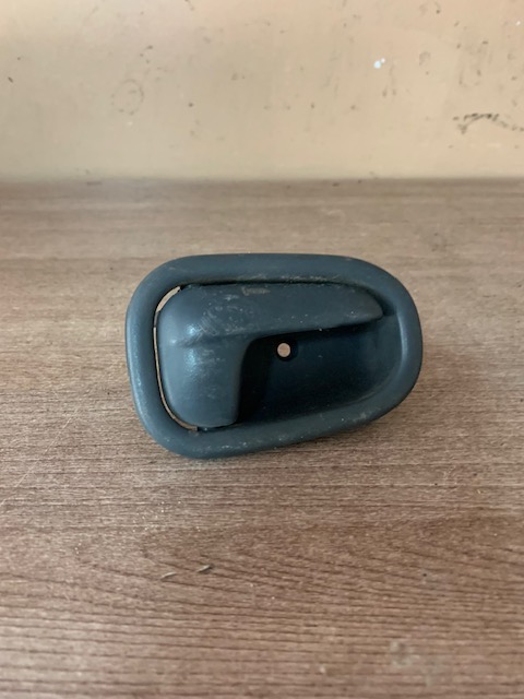 Kia Sportage 1994-2004 Ручка двери внутренняя для Kia Sportage 1993-2006  правая 0K0185833096