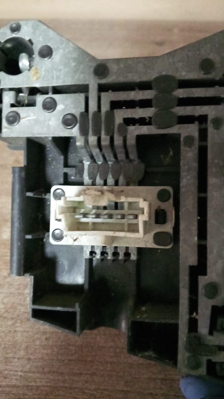 Renault R19 1992-1996 Плата заднего фонаря для Renault R19 1992-2002 7701036021