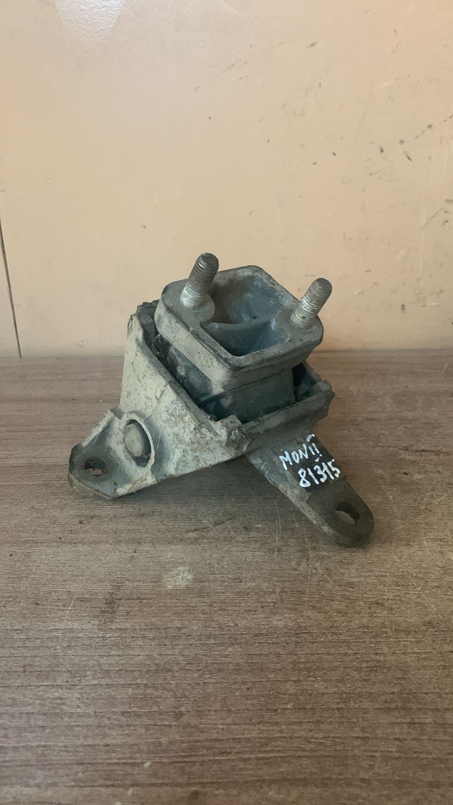 Ford Mondeo II Опора двигателя FORD MONDEO II (1996-2000) 7303747 93bb6p072ae