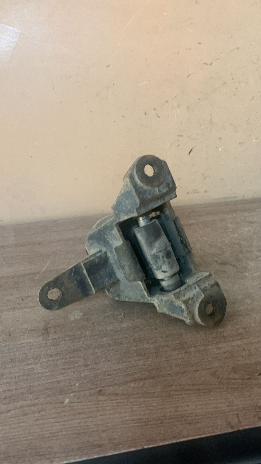 Ford Mondeo II Опора двигателя FORD MONDEO II (1996-2000) 7303747 93bb6p072ae