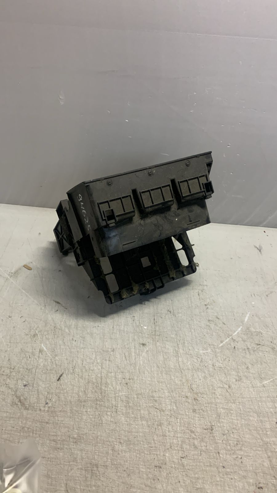 Audi 80-90 B3 Накладка центральная для Audi 80/90 [B3] 1986-1991 893863271 рамка магнитолы, дефлектор салона