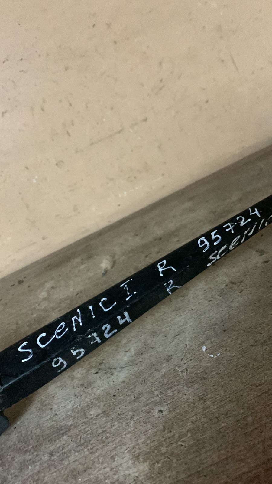 Renault Scenic 1996-1999 Поводок стеклоочистителя передний правый RENAULT SCENIC (1996-1999) 7700843526