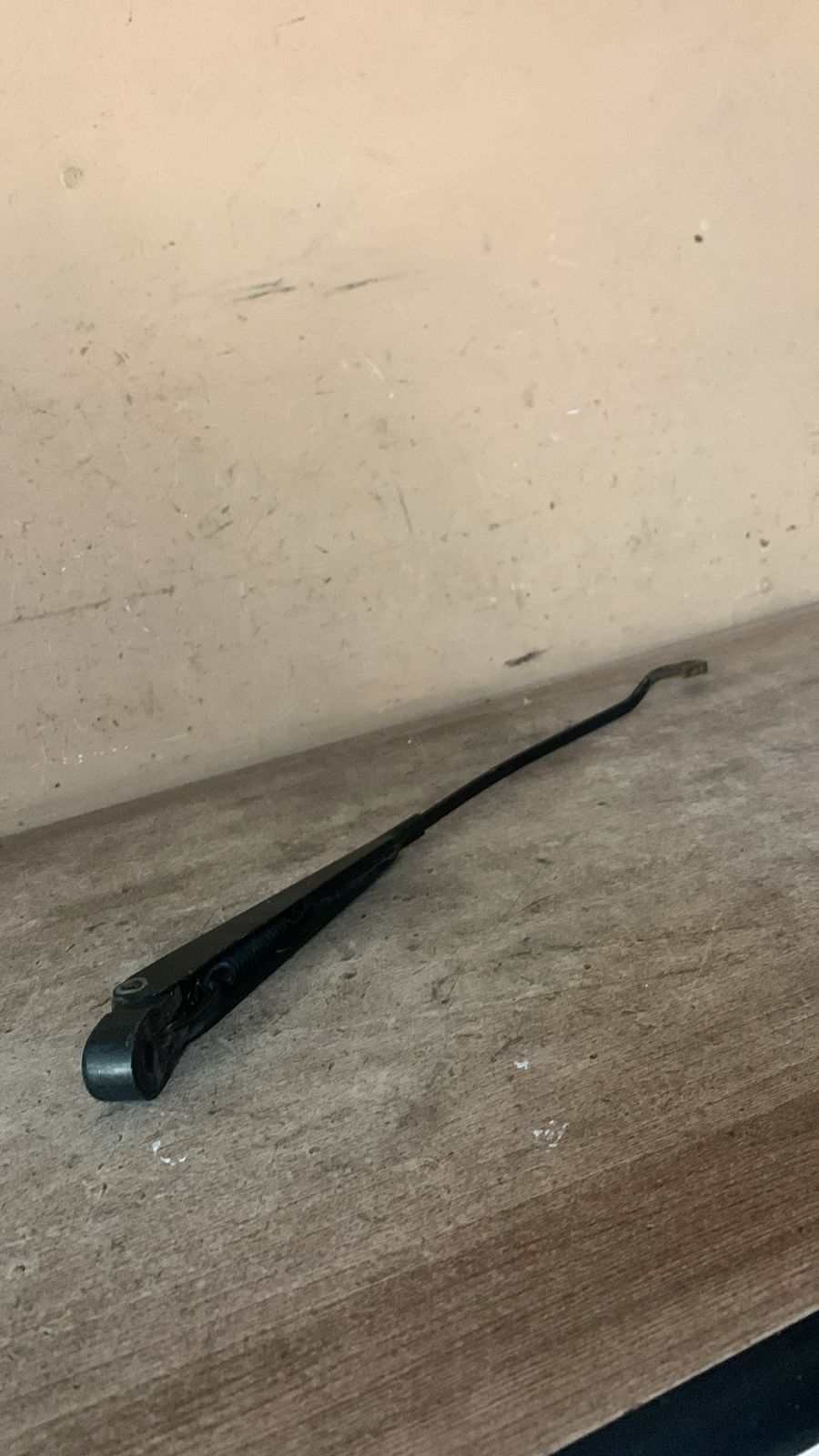 Ford Fiesta 1995-2000 Поводок стеклоочистителя передний правый FORD FIESTA (1995-2000) 96FG17526A2A ()