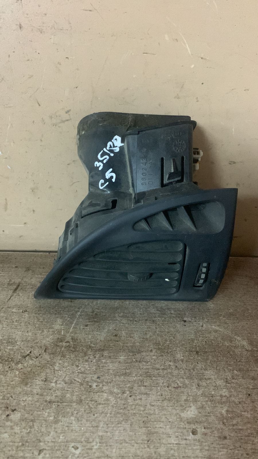 Citroen C5 2004-2008 Дефлектор воздушный  Citroen C5 2004-2008 (ПРАВЫЙ ) 99024210