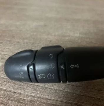 Renault Clio-Symbol 1998-2008 Переключатель поворотов подрулевой Clio II/Symbol 1998-2008 (ДЛЯ МАШИН С ПРОТИВОТУМАННЫМИ ФАРАМИ)