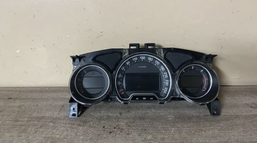 Citroen C5 2008-2017 Панель приборов для Citroen C5 2008-2017  (2.7 дизель)