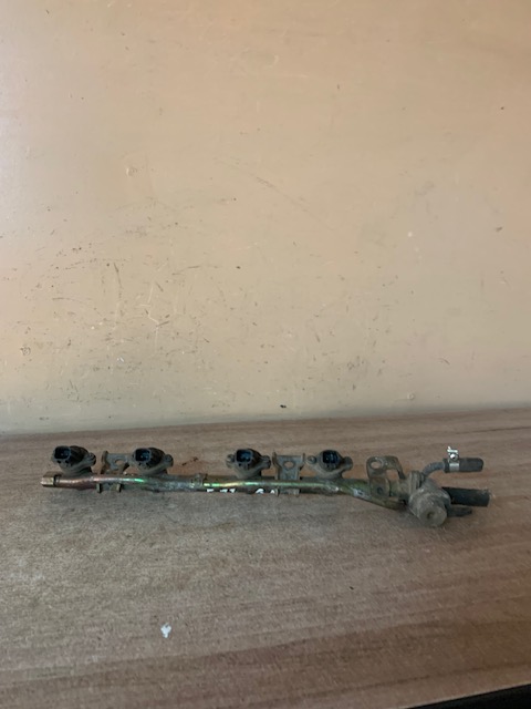 Nissan Almera N15 Рейка топливная (рампа) Almera N15 1995-2000;Primera WP11E 1998-2001;Primera P10E 1990-1996;Primera P11E 1996-2002;Sunny N14 1990-1995;Sunny Y10 1990-2000;Primera W10 1990-1998;100NX (B13) 1990-1994 (1.4 1.6 )  регулятор 2267073C00  форсунка 2267073C00