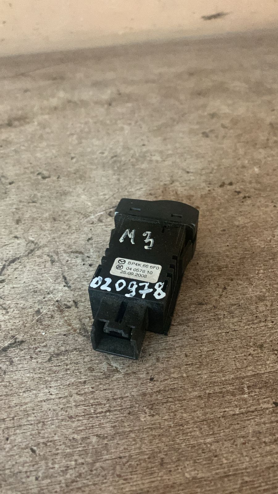 Mazda Mazda 3 (BK) кнопка корректора фар Mazda 3 (BK) 2002-2009 (BP4K666F0)