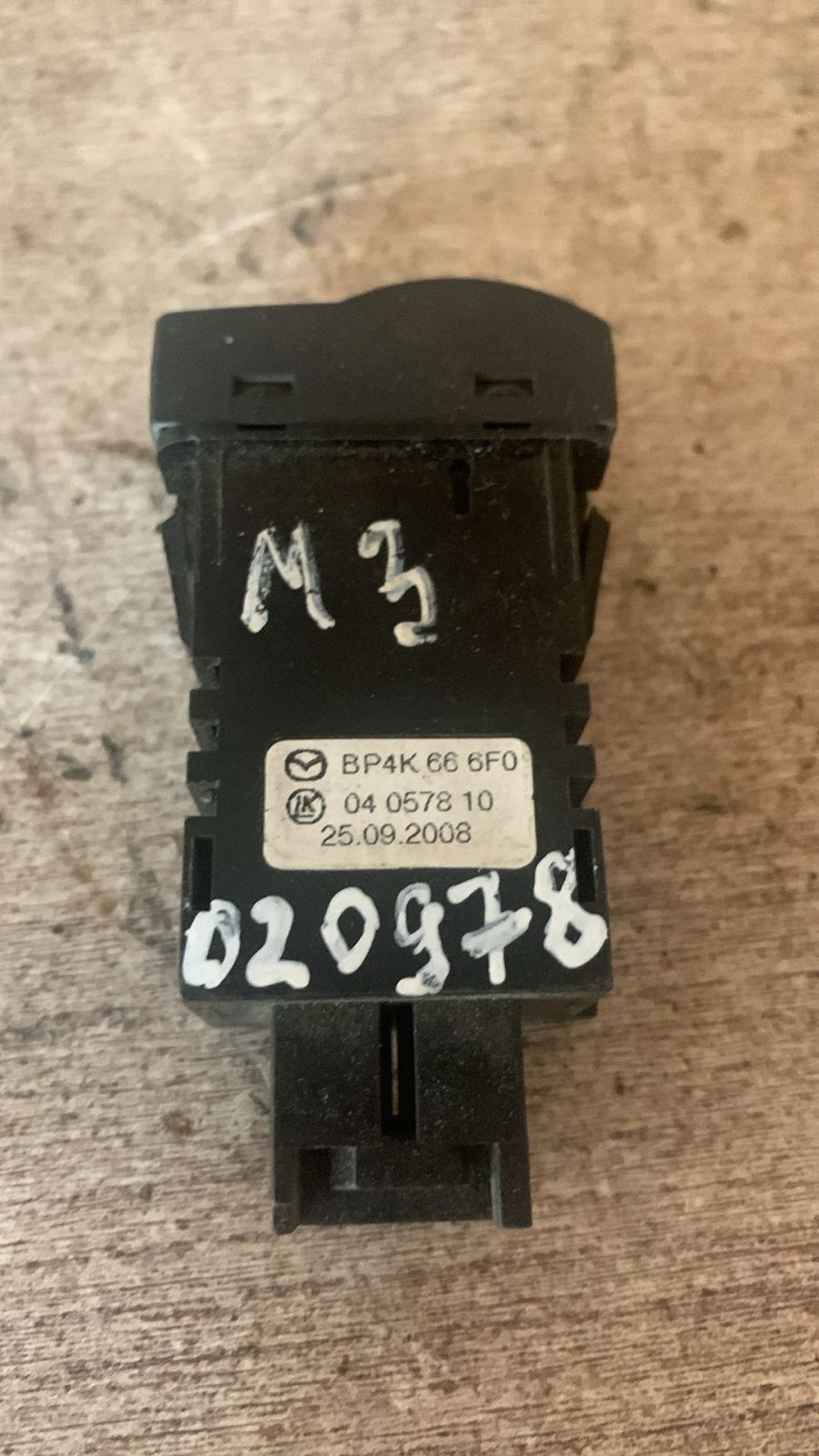 Mazda Mazda 3 (BK) кнопка корректора фар Mazda 3 (BK) 2002-2009 (BP4K666F0)