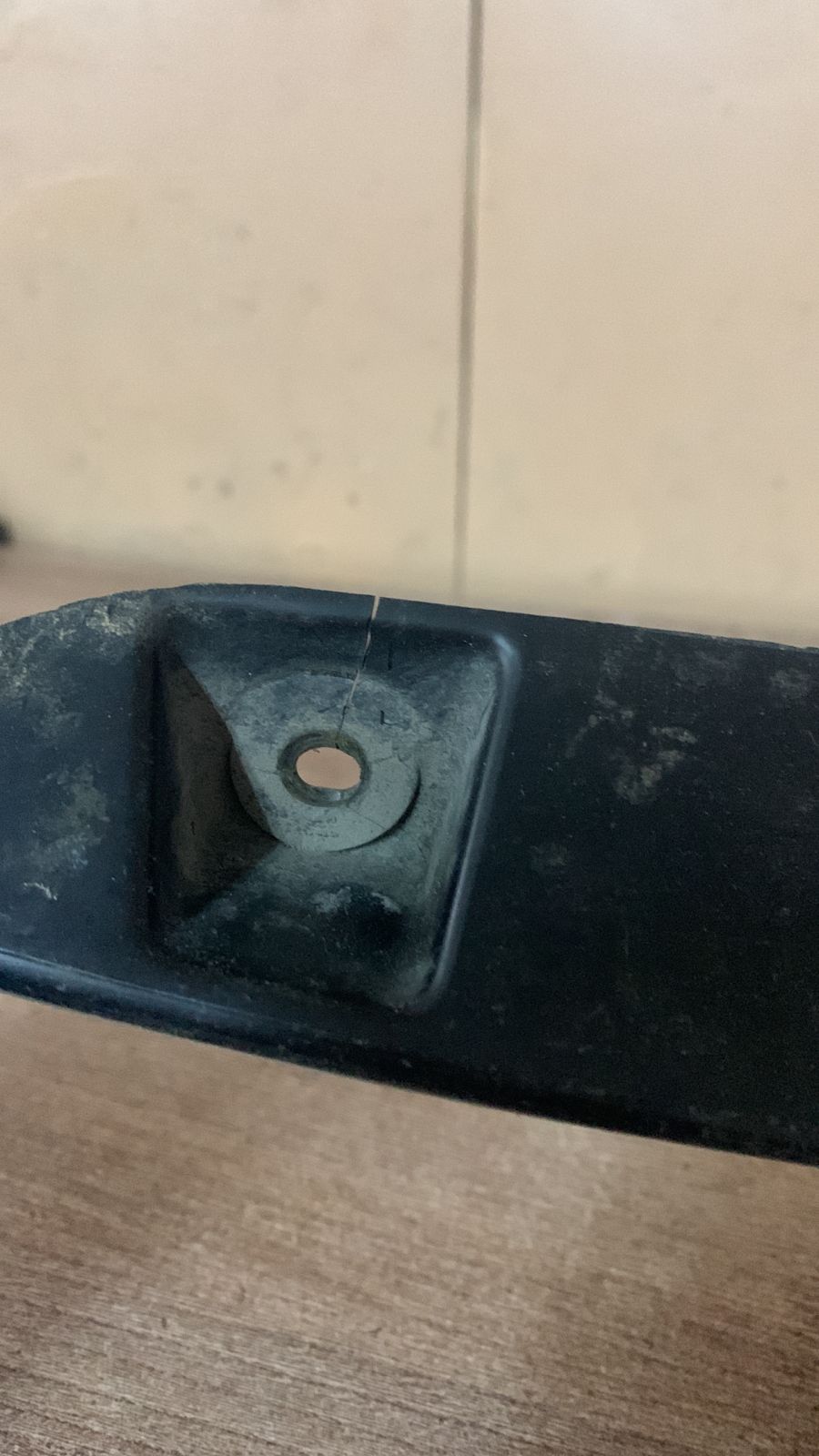 Hyundai Accent 2000- (+ ТАГАЗ) Накладка крышки багажника Accent II (+ТАГАЗ) 2000-2012 8737125001  (СЕДАН )  дефект