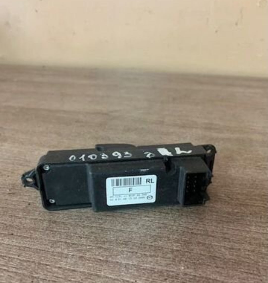 Кнопка стеклоподъемника Mazda 3 (BK) 2002-2009  (задняя правая BS3E66380)