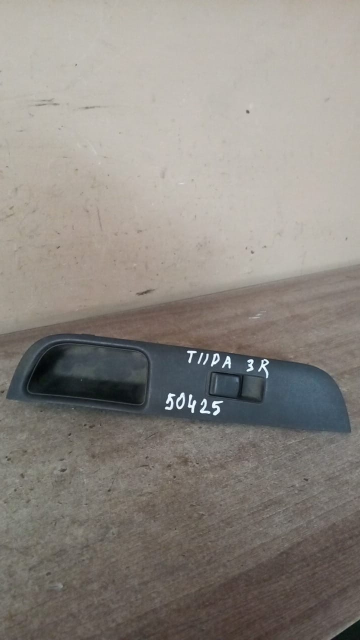 Nissan Tiida C11 Кнопка стеклоподъемника для Nissan Tiida (C11) 2007-2014