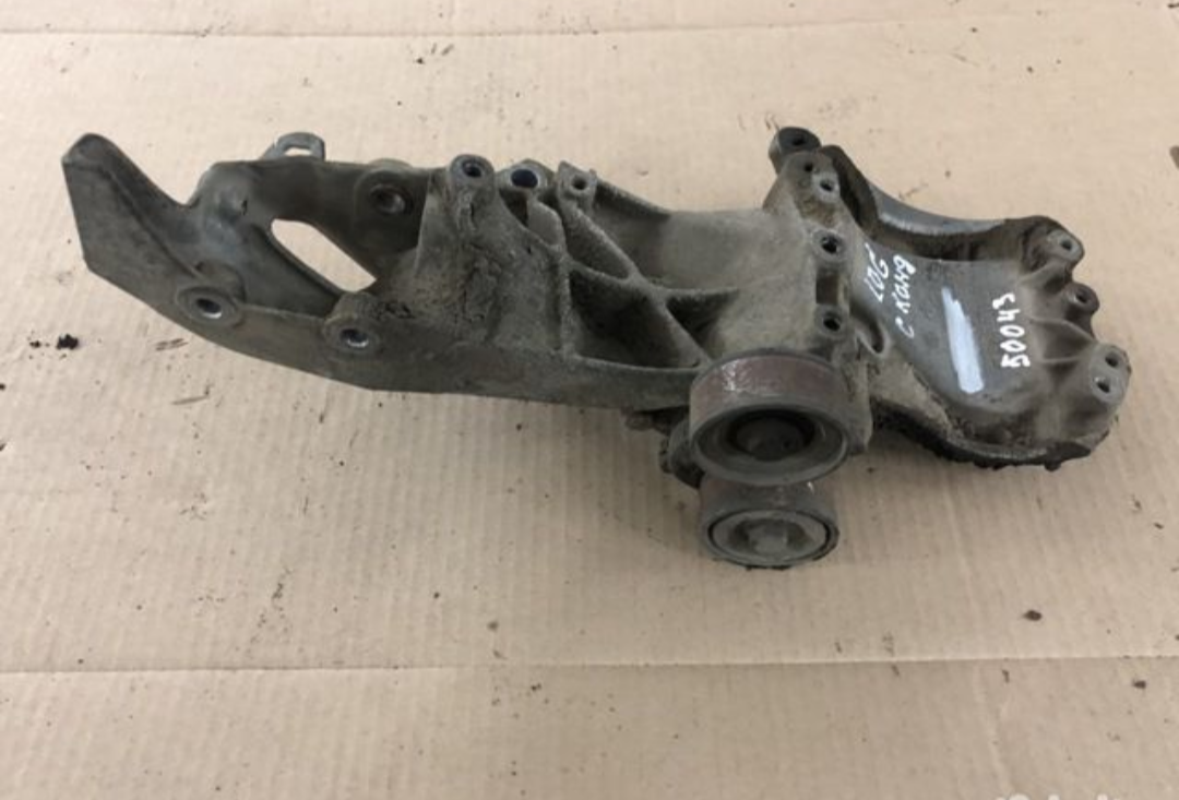 Renault Scenic 1996-1999 Кронштейн генератора RENAULT  Logan 2005-2014;Megane I 1996-1999;Kangoo 2003-2008;Megane II 2003-2009;Megane I 1999-2004;Laguna 1998-2001;Scenic II 2003-2009;Scenic 1996-1999;Scenic 1999-2003;Laguna II 2001-2008 8200169566