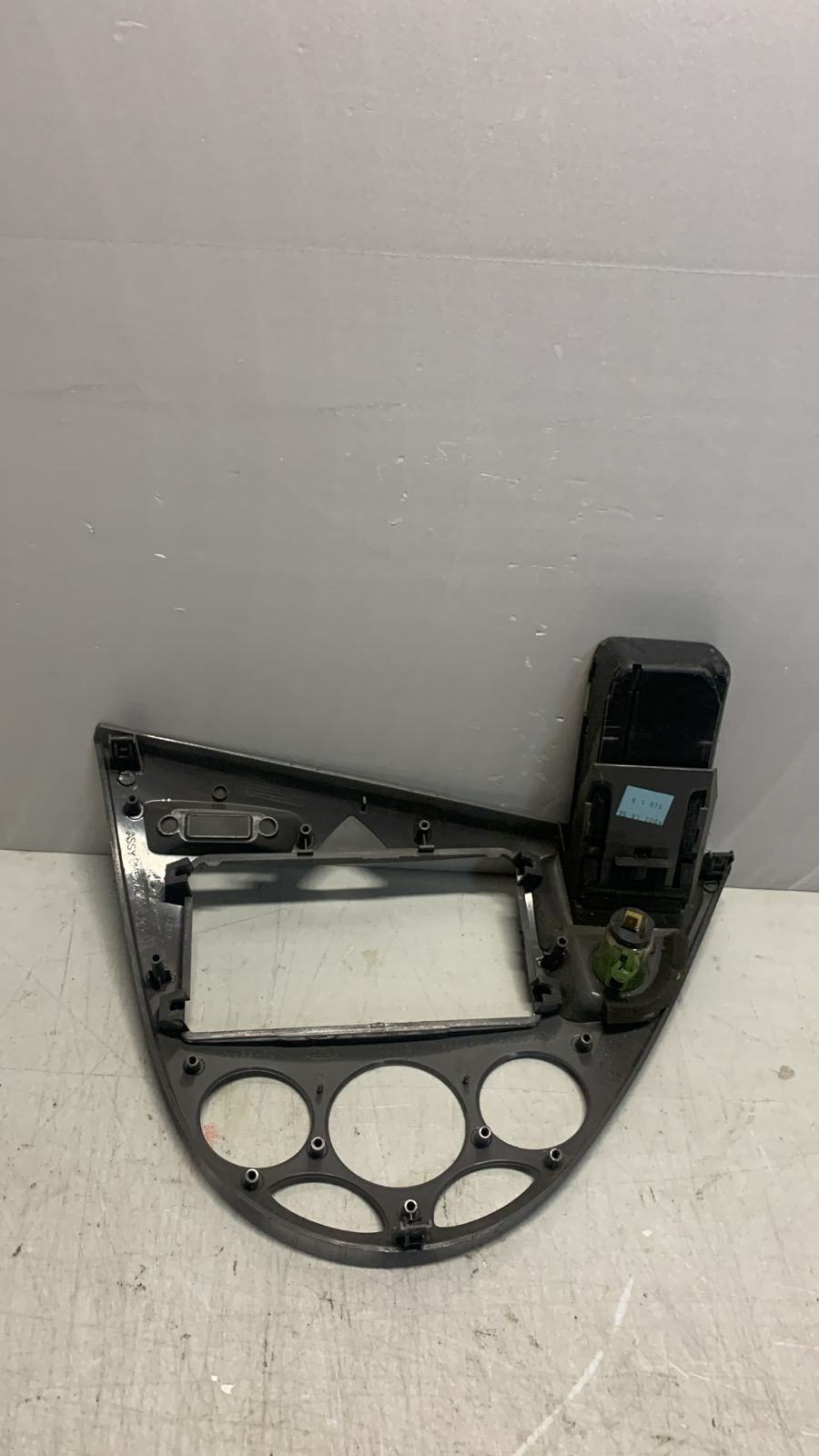 Ford FOCUS 1 Рамка магнитолы FORD EUROPA FOCUS I (1998-2004)  2m5xa047a04abw 4542028