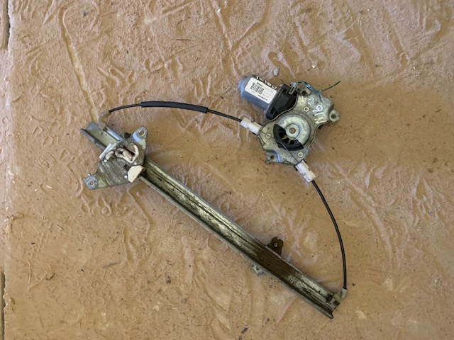 Nissan Almera N16 Стеклоподъемник электр. передний правый Almera N16 2000-2006 (80700BM706) Цена указана за стеклоподъемник, моторчик стеклоподъемника 1000₽