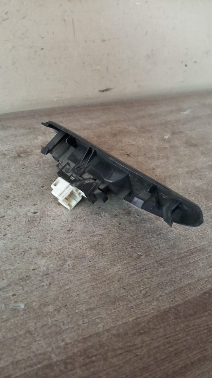 Nissan Almera N16 Кнопка стеклоподъемника для Nissan Almera N16 2000-2006 зад правый