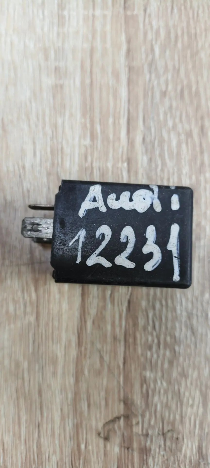 Audi A6 [C5] реле поворотов  Audi 4db003750-31