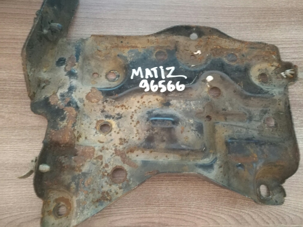 Daewoo Matiz Полка под аккумулятор для Daewoo Matiz 2001