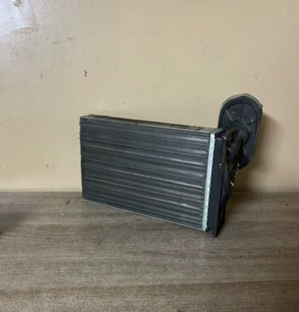 Volkswagen Golf IV-Bora Радиатор отопителя VW GOLF IV/BORA (1997-2005)/AUDI A3 (8L1) (1996-20